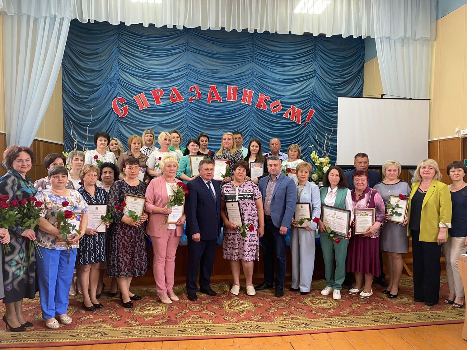 7 июня 2022 года в Детской школе искусств р.п.Мокшан состоялось торжественное мероприятие, посвященное Дню социального работника и Дню образования службы занятости населения.