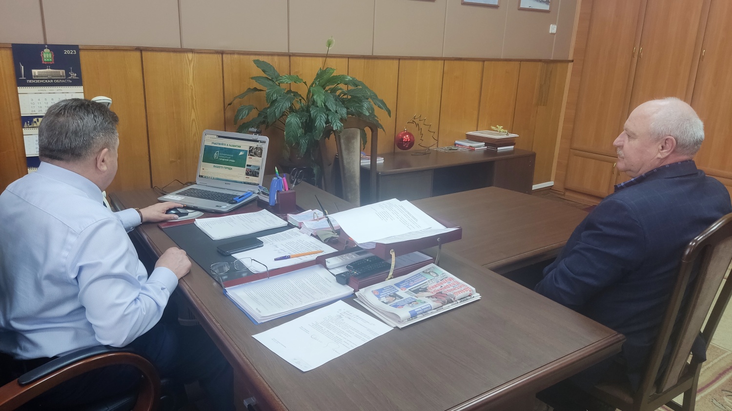 В беседе с руководителем ООО "Радикс", депутатом Комитета местного самоуправления р.п. Мокшан А.П.Курносовым, обсудили ход онлайн-голосования в рамках федерального проекта "Формирование комфортной городской среды" .