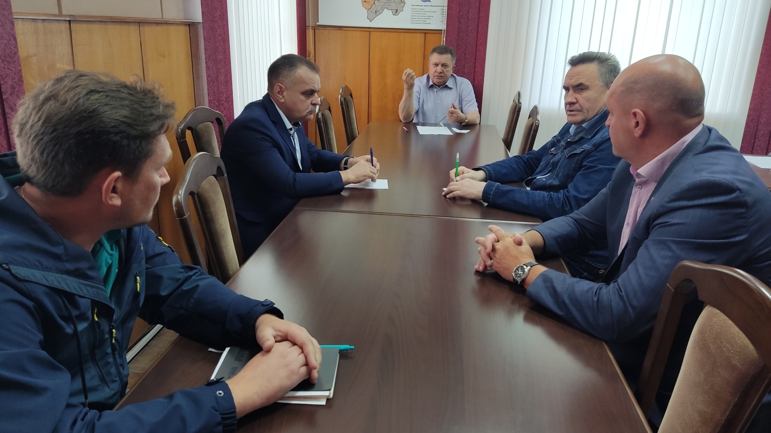 Глава Мокшанского района Н.Н.Тихомиров провел очередное совещание по вопросу реконструкции водопроводных сетей в р.п.Мокшан.