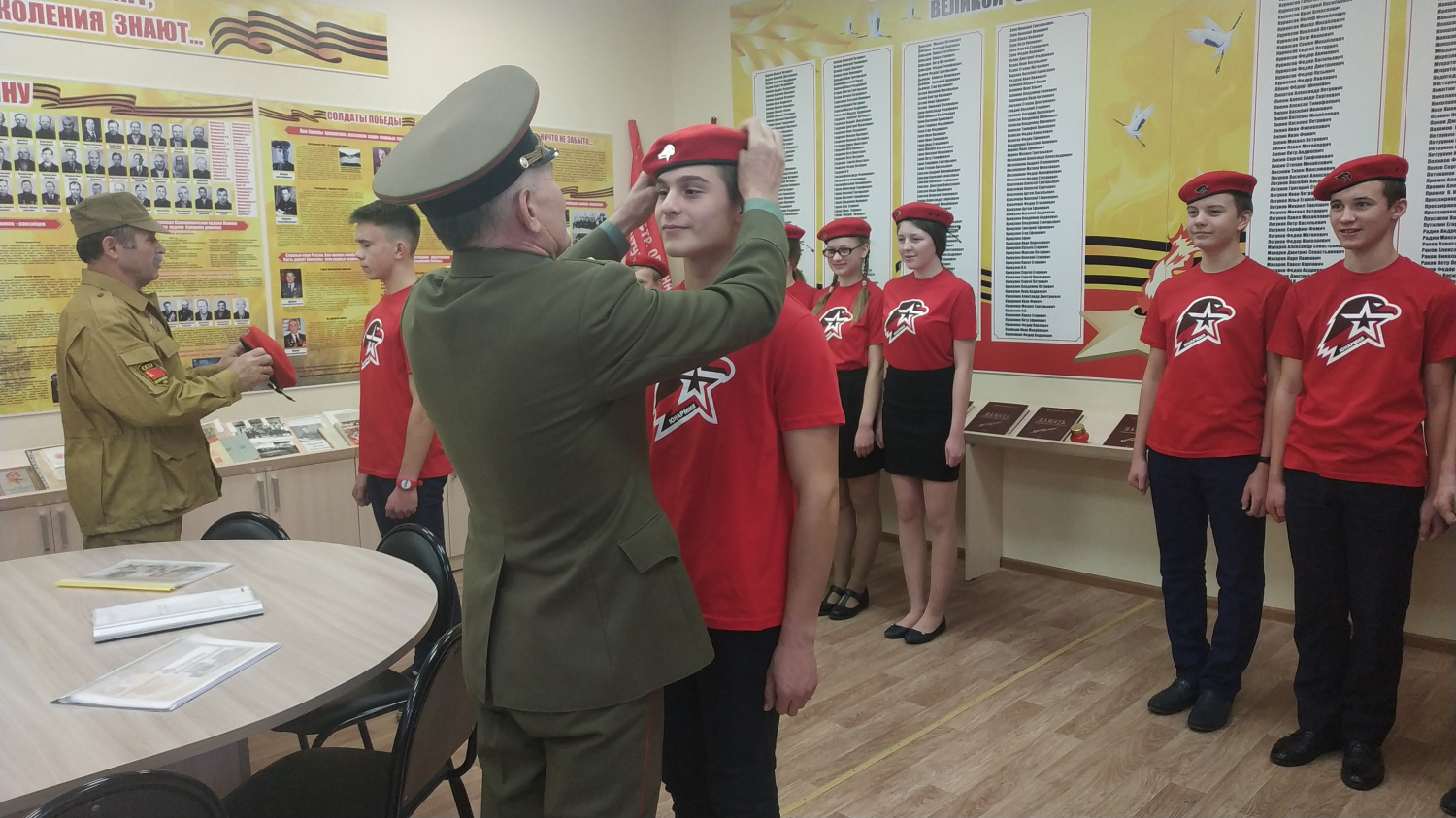 С ПЛАМЕНЕМ В СЕРДЦЕ ВПЕРЁД, ЮНАРМЕЕЦ!