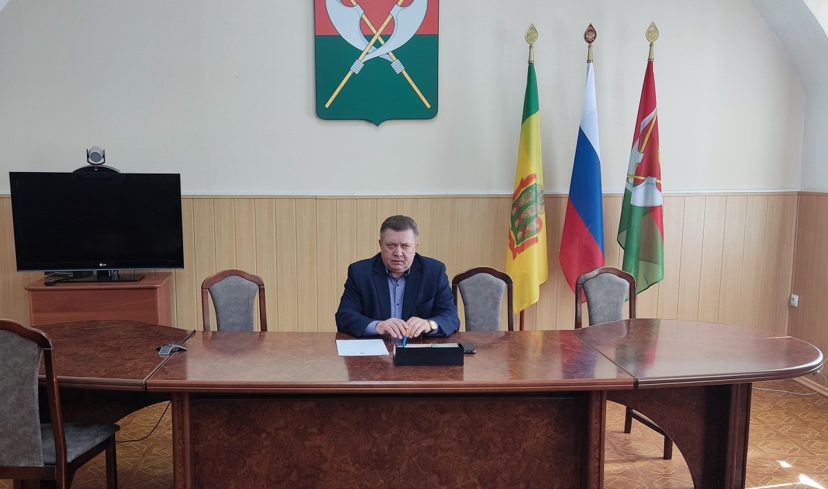 2 мая 2023 года, глава Мокшанского района Николай Тихомиров провел оперативное совещание, по вопросам подготовки к празднованию Дня Победы. 2 мая 2023 года, глава Мокшанского района Николай Тихомиров провел оперативное совещание, по вопросам подготовки к празднованию Дня Победы.
