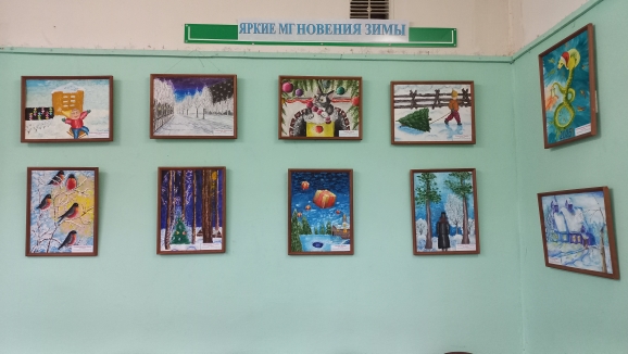 Преподаватели художественного отделения ДШИ: Горнаева Д.И., Подрубилина С.В. и Пухир О.В. - совместно с детьми выполнили рисунки и оформили новую выставку "Симфония зимнего творчества" в фойе школы.