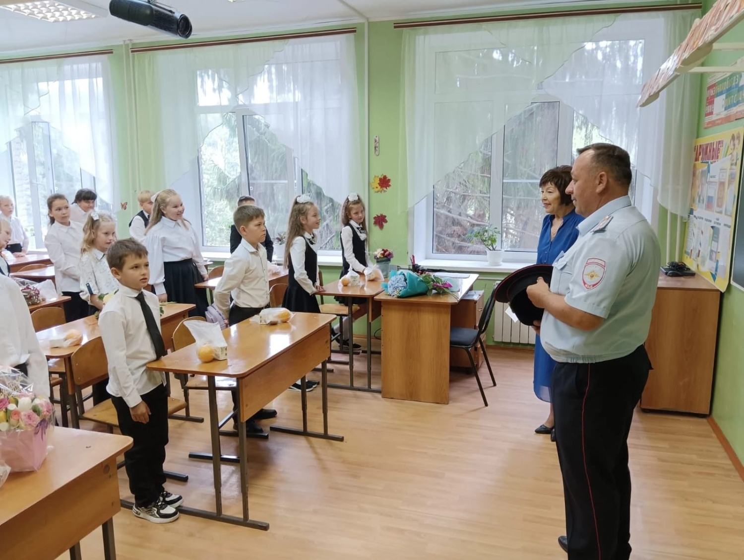 В день знаний сотрудники Госавтоинспекции посетили образовательные организации Мокшанского района. В день знаний сотрудники Госавтоинспекции посетили образовательные организации Мокшанского района.