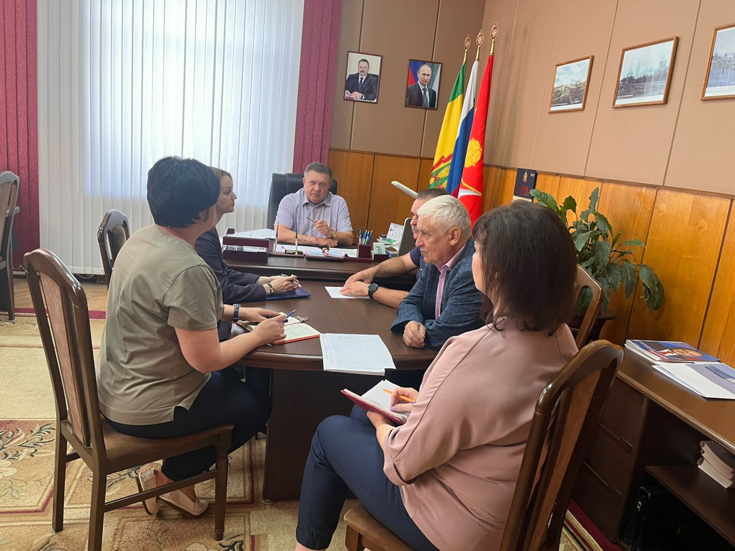 Глава Мокшанского района Н.Н. Тихомиров провел рабочее совещание Глава Мокшанского района Н.Н. Тихомиров провел рабочее совещание
