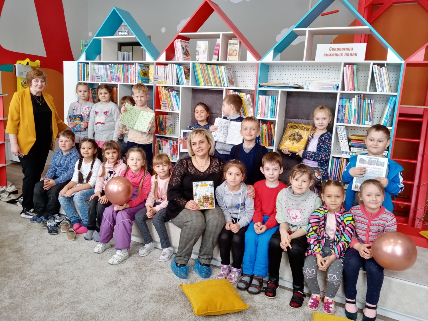Воспитанники детского сада «Родничок» 6 апреля совершили необычное литературное путешествие «В гостях у дедушки Корнея» в волшебную сказочную страну, где живут добрые сказки Корнея Ивановича Чуковского. Воспитанники детского сада «Родничок» 6 апреля совершили необычное литературное путешествие «В гостях у дедушки Корнея» в волшебную сказочную страну, где живут добрые сказки Корнея Ивановича Чуковского.