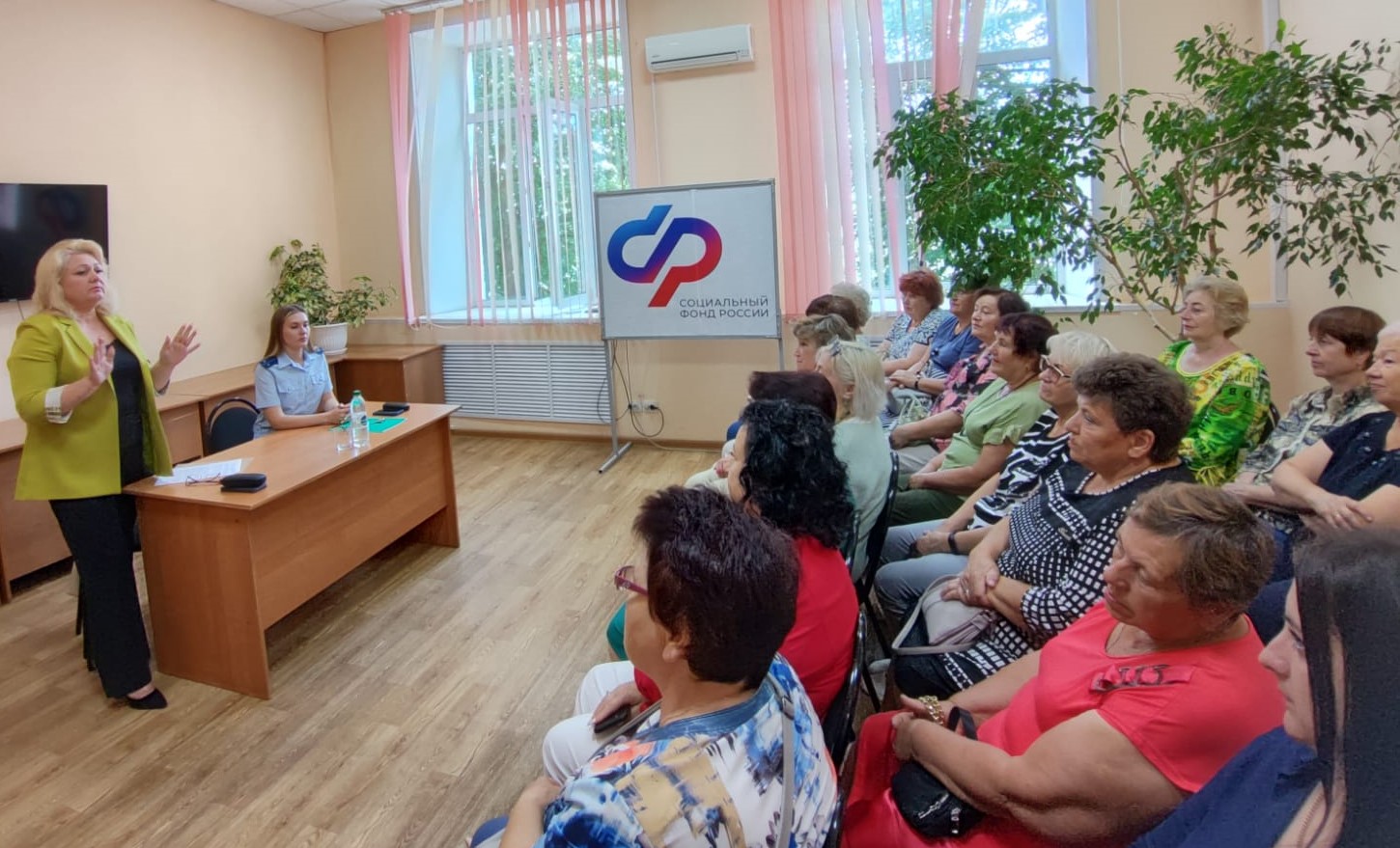 Встреча с членами общественного объединения Центр общения старшего поколения «Позитив» Встреча с членами общественного объединения Центр общения старшего поколения «Позитив»