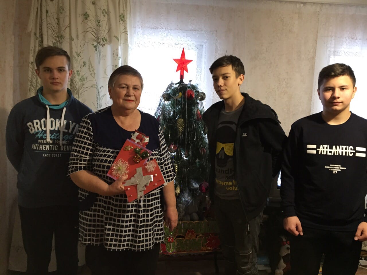 Ветеранов поздравили учащиеся школы МБОУ СОШ№ 1 р.п. Мокшан Ветеранов поздравили учащиеся школы МБОУ СОШ№ 1 р.п. Мокшан