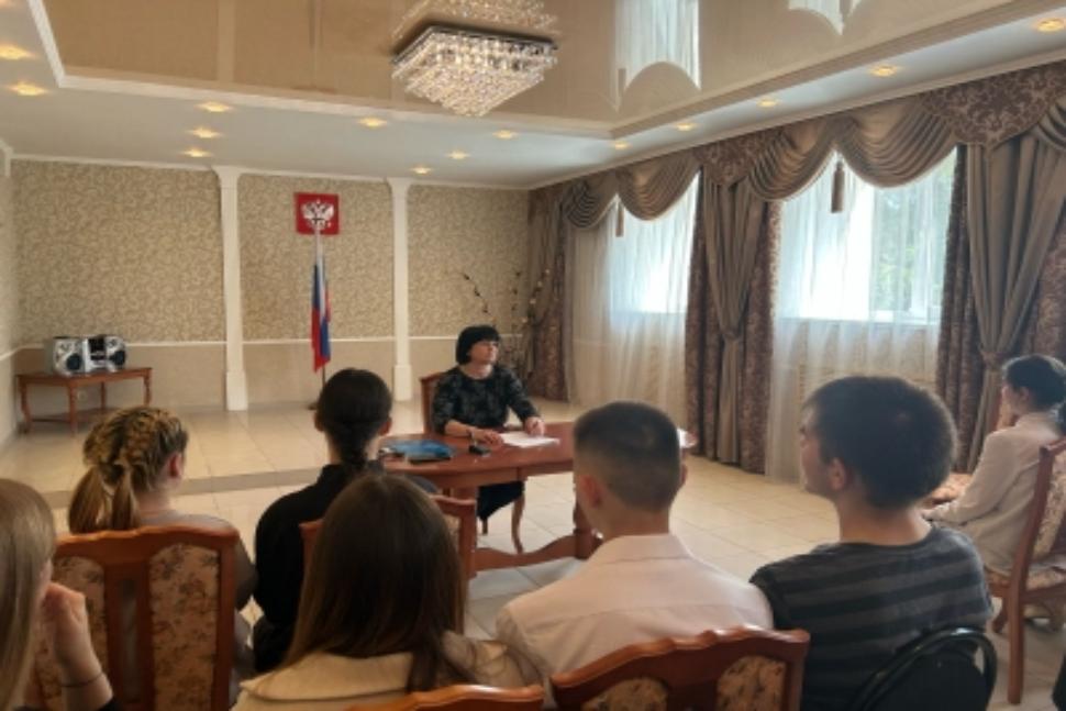 Руководитель территориального отдела ЗАГС Мокшанского района Е.В. Паняева провела лекцию на тему «Брачно-семейное законодательство и предоставление услуг в сфере регистрации актов гражданского состояния в электронном виде».