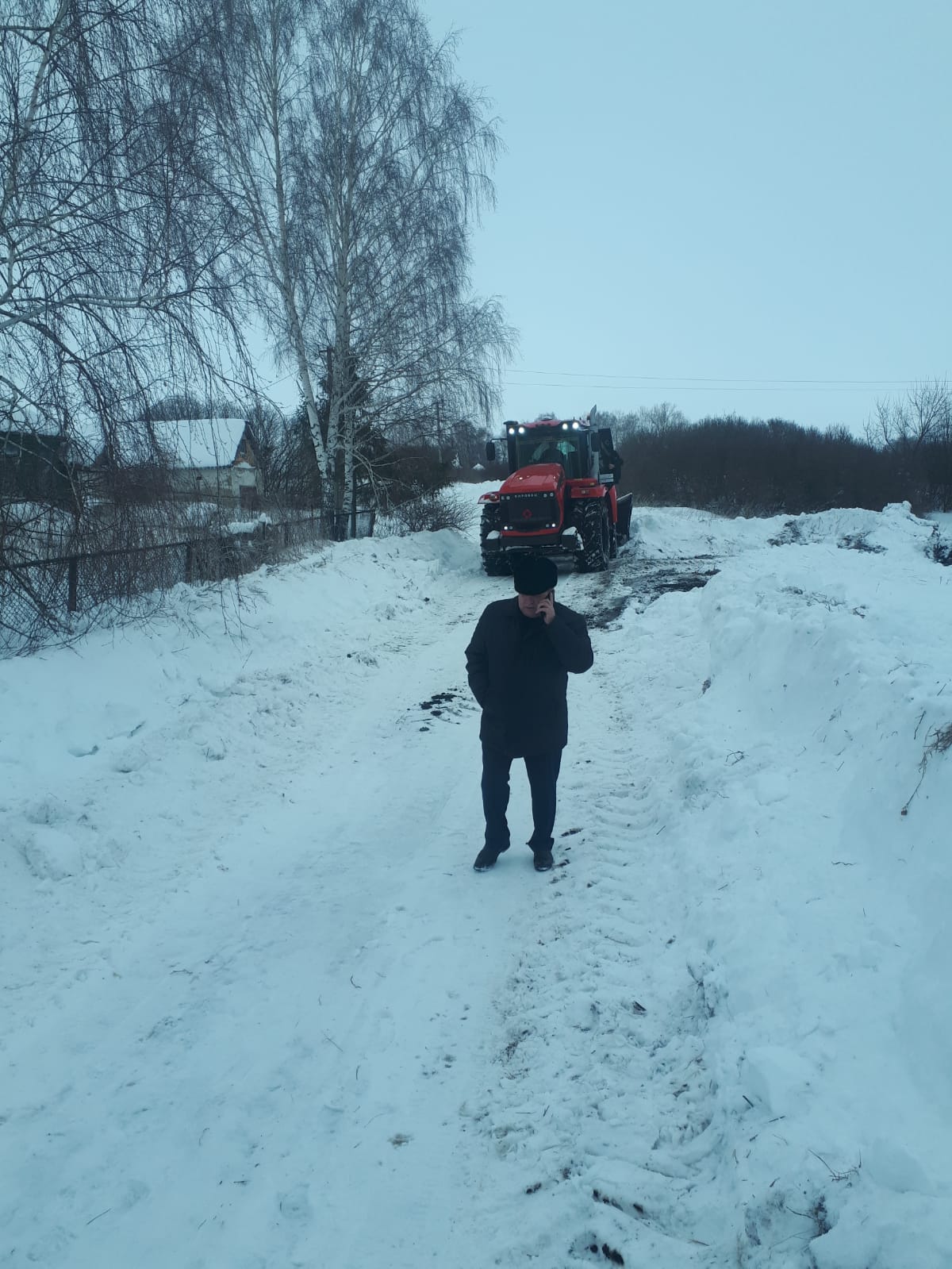 Глава Мокшанского района Н.Н.Тихомиров лично проконтролировал расчистку дороги от снега по ул. Луговка в с.Бибиково. Глава Мокшанского района Н.Н.Тихомиров лично проконтролировал расчистку дороги от снега по ул. Луговка в с.Бибиково.