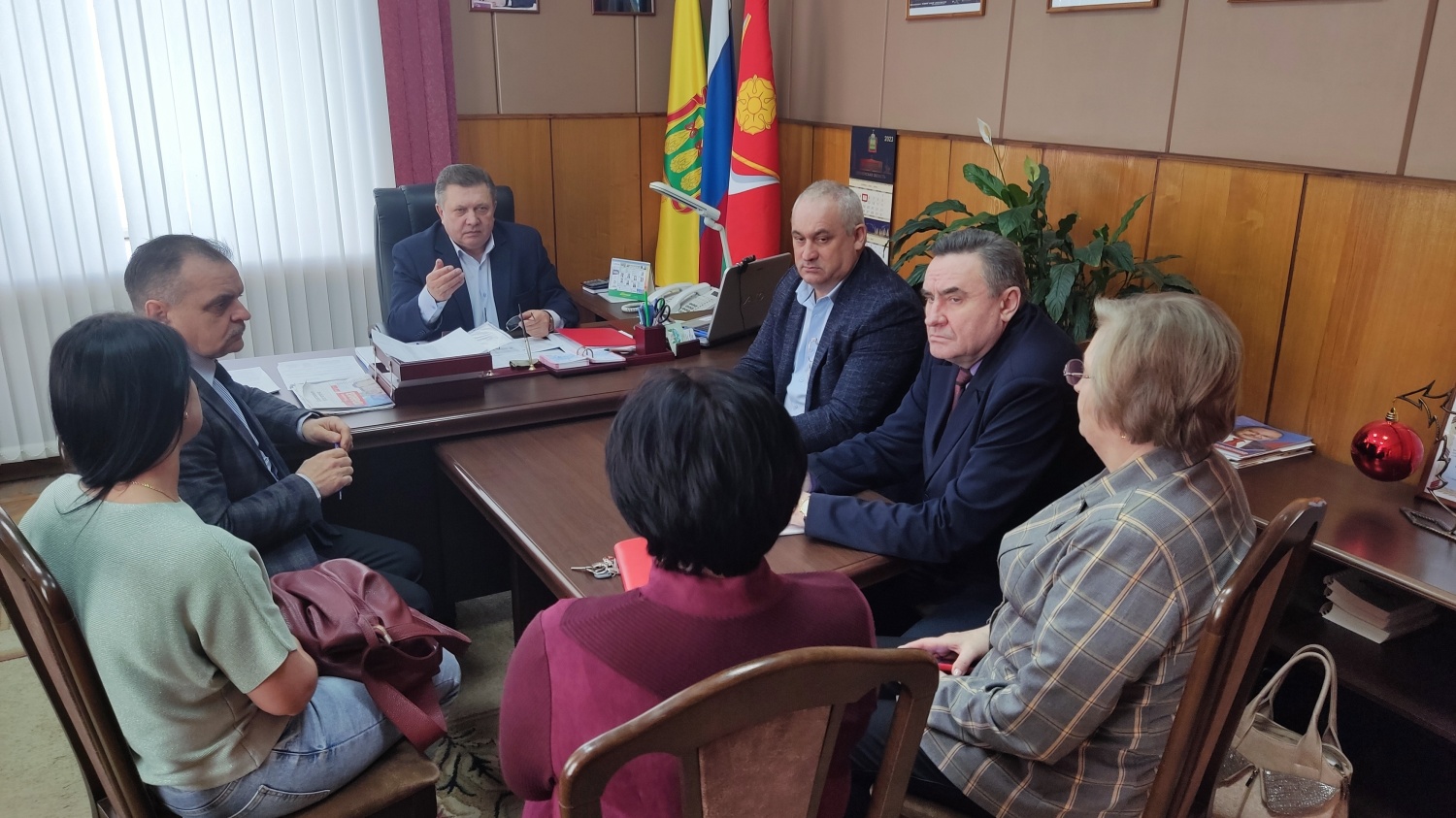 05.04.2023 глава Мокшанского района Н.Н.Тихомиров провел рабочее совещание по благоустройству в районе.