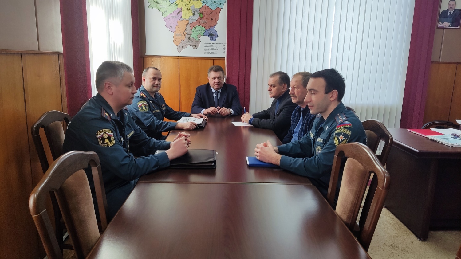 17.02.2023 года состоялась рабочая встреча главы администрации Мокшанского района Тихомирова Н.Н. с заместителем начальника управления надзорной деятельности 17.02.2023 года состоялась рабочая встреча главы администрации Мокшанского района Тихомирова Н.Н. с заместителем начальника управления надзорной деятельности