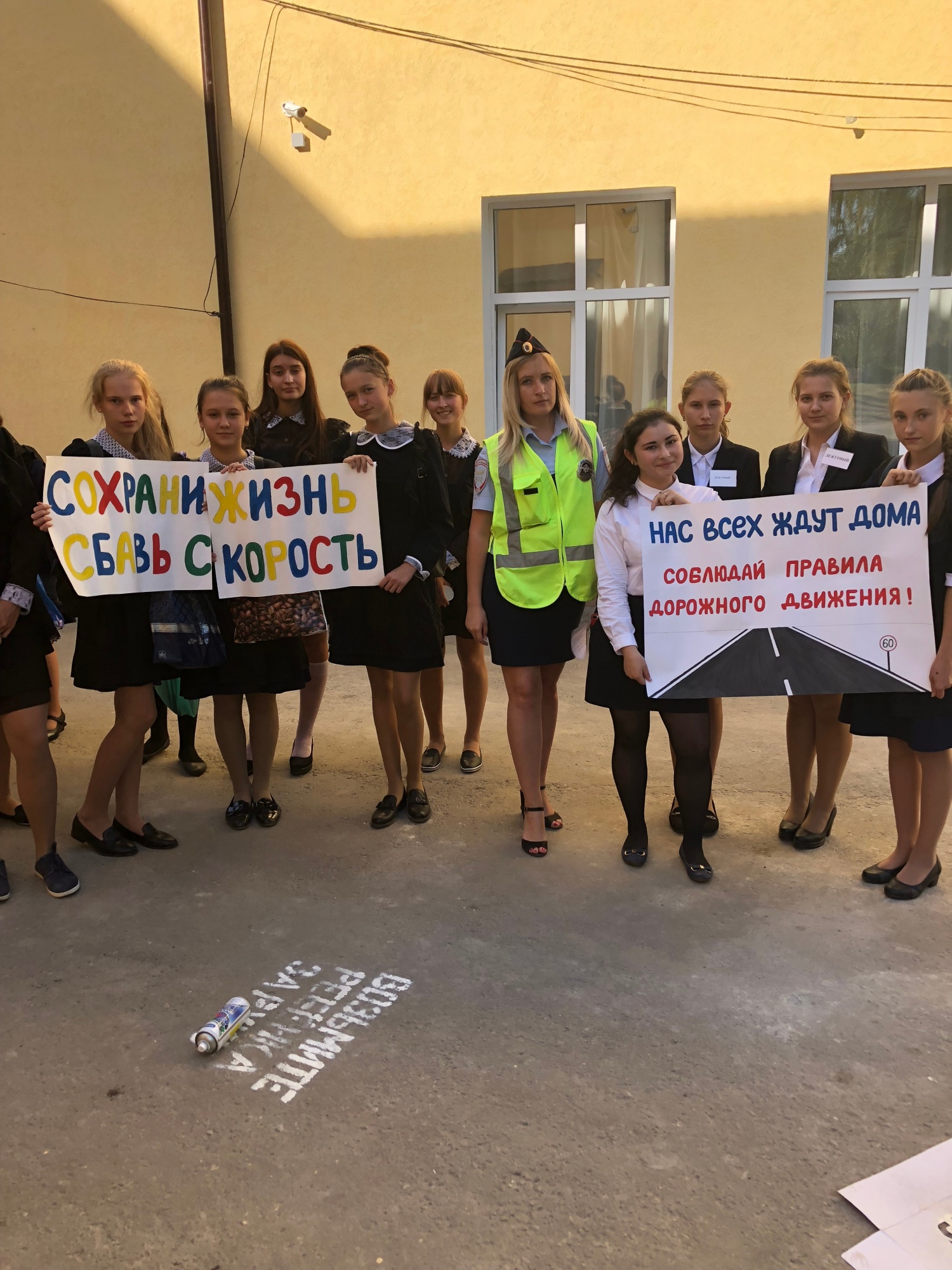             Сотрудники Госавтоинспекции Мокшанского района Пензенской области, 12 сентября в МБОУ СОШ с. Рамзай с учащимися старшего звена провели профилактическое мероприятие с хэштегом «Возьмите ребёнка за руку».