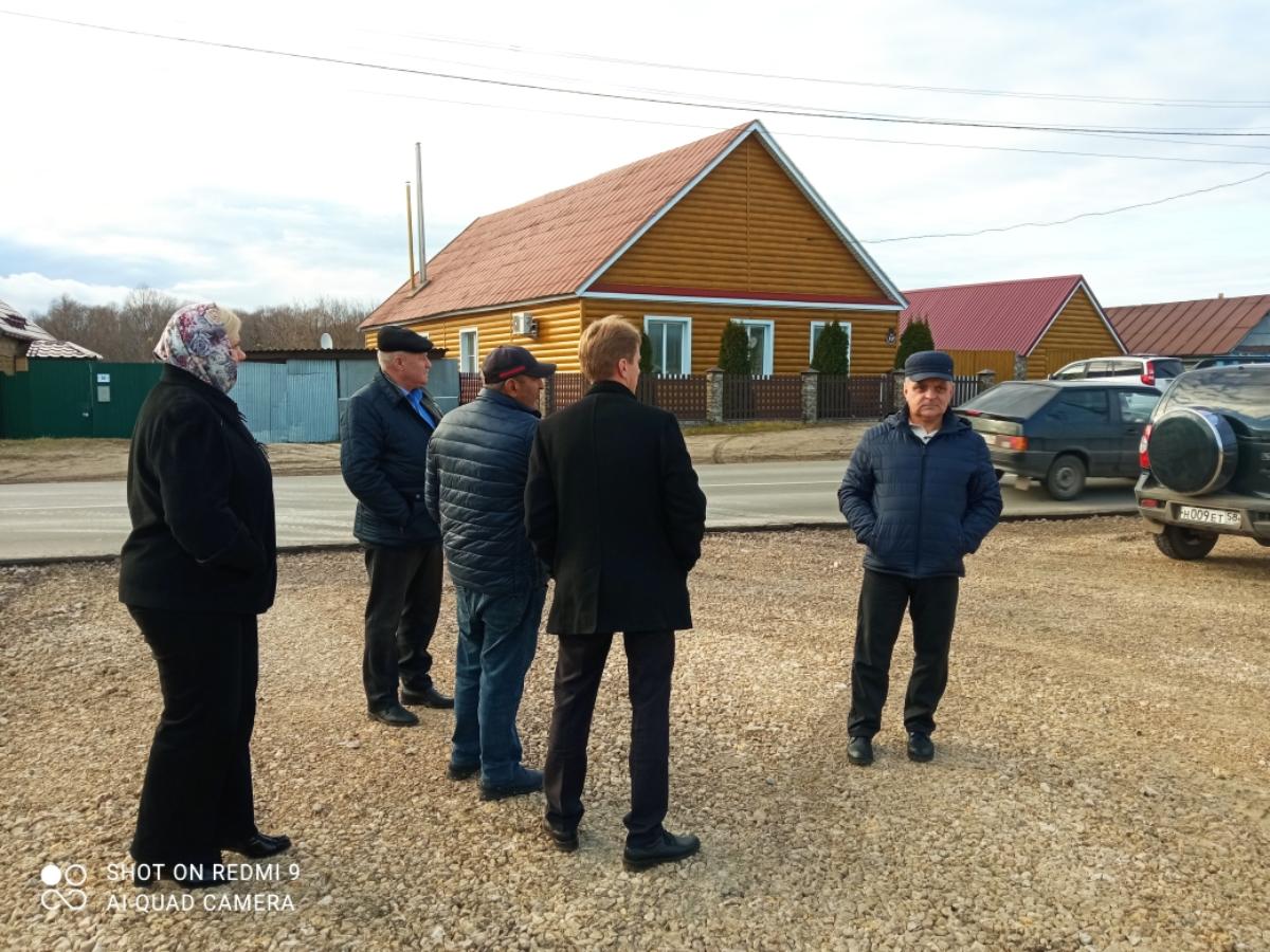 Первый заместитель главы администрации Мокшанского района Сергей Кривенков провел рабочую встречу с подрядной организацией, осуществляющей работы по благоустройству территории вновь строящегося торгового центра по улице Пензенская в р.п. Мокшан.