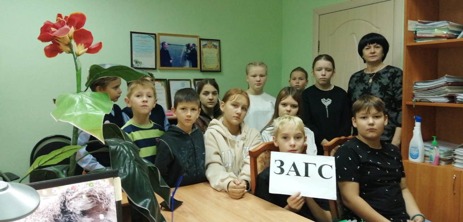 Для учащихся 4-8 классов лагеря дневного пребывания "Солнышко" при МБОУ СОШ № 2 р.п. Мокшан проведена познавательная беседа «Что такое ЗАГС?» . Для учащихся 4-8 классов лагеря дневного пребывания "Солнышко" при МБОУ СОШ № 2 р.п. Мокшан проведена познавательная беседа «Что такое ЗАГС?» .