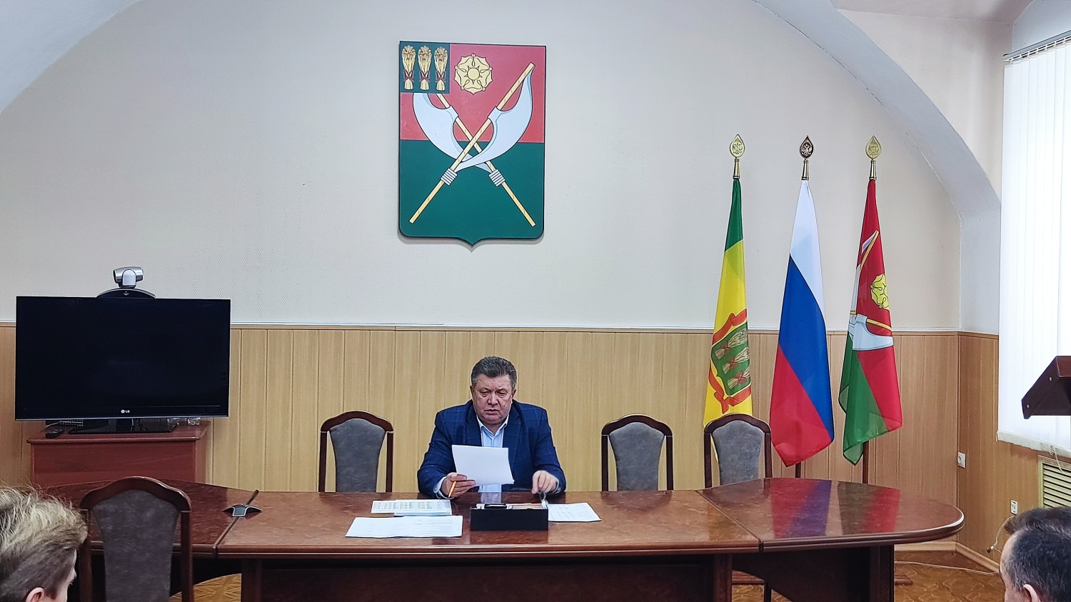 Глава Мокшанского района Н.Н.Тихомиров провел оперативное совещание по вопросам социального характера Глава Мокшанского района Н.Н.Тихомиров провел оперативное совещание по вопросам социального характера