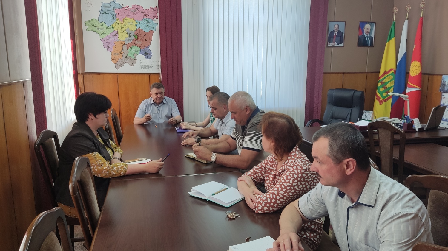 В администрации Мокшанского района состоялось оперативное совещание по вопросам социально-экономического характера