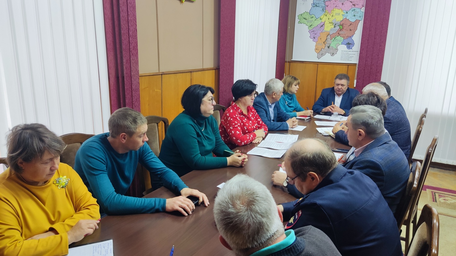 Глава Мокшанского района Н.Н.Тихомиров провел совещание по подготовке к осенне-зимнему периоду территорию Мокшанского района. Глава Мокшанского района Н.Н.Тихомиров провел совещание по подготовке к осенне-зимнему периоду территорию Мокшанского района.