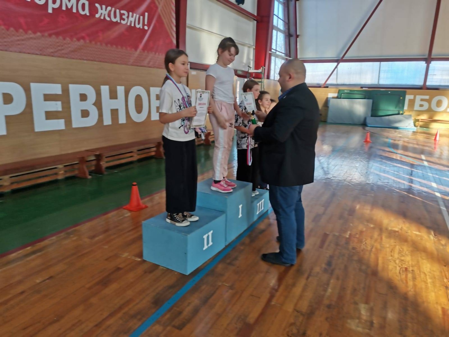 29 ноября в физкультурно-оздоровительном комплексе рабочего поселка Мокшан прошли V районные соревнования по легкой атлетике «ПОКОЛЕНИЕ NEXT», среди учащихся начальных классов образовательных организаций Мокшанского района.