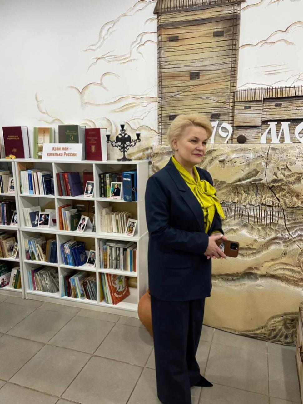 Исполняющий полномочия главы Мокшанского района Решетченко А.В. посетила модельную библиотеку
