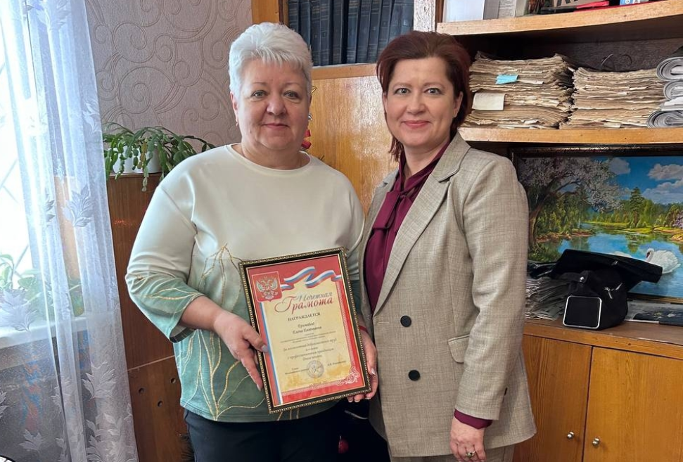 Елена Владимировна поздравила коллектив районной газеты «Сельская правда» с профессиональным праздником – Днем российской печати Елена Владимировна поздравила коллектив районной газеты «Сельская правда» с профессиональным праздником – Днем российской печати