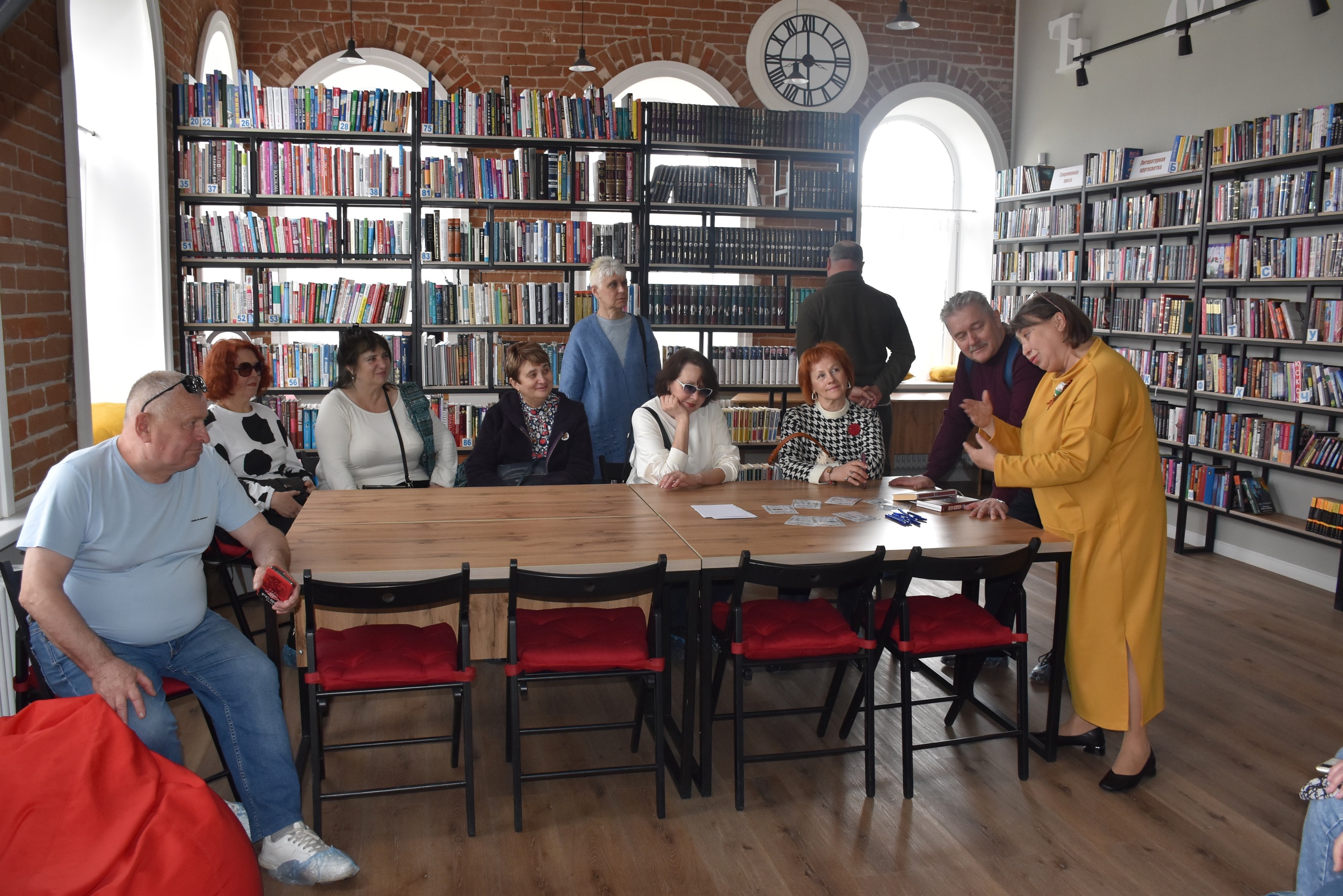 Мокшанскую библиотеку посетили выпускники Пензенского педагогического института историко-филологического факультета