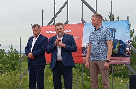 21 июня на территории Мокшанского района на ремонтном участке автодороги Михайловка-Муратовка проходил ежегодный конкурс профессионального мастерства в номинации «Лучший машинист асфальтоукладчика на призы Губернатора Пензенской области». 21 июня на территории Мокшанского района на ремонтном участке автодороги Михайловка-Муратовка проходил ежегодный конкурс профессионального мастерства в номинации «Лучший машинист асфальтоукладчика на призы Губернатора Пензенской области».