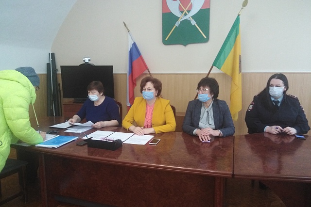 24 февраля  2022 года  состоялось заседание  Комиссии по делам несовершеннолетних и защите их прав Мокшанского района по   исполнению протокола оперативного совещания у Губернатора Пензенской области О.В. Мельниченко