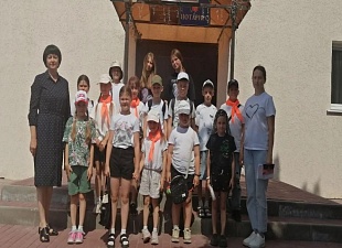В территориальном отделе ЗАГС была проведена познавательная экскурсия В территориальном отделе ЗАГС была проведена познавательная экскурсия