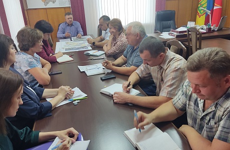 Глава Мокшанского района Н. Н.Тихомиров провел совещание по социально-экономическим вопросам
