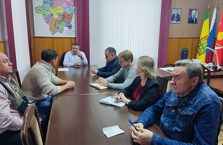 07.11.2023 глава Мокшанского района Н.Н.Тихомиров провел рабочее совещание