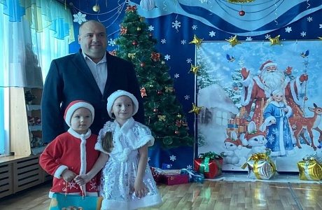 Алексей Елисеев был приглашён на утренник в детский сад "Ягодка" с. Симбухово
