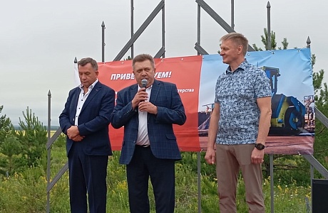 Глава Мокшанского района Тихомиров Н.Н. принял участие в церемонии открытия состязания асфальтоукладчиков «Лучший по профессии» среди работников дорожной отрасли на автодороге между селами Михайловка и Знаменское Мокшанского района