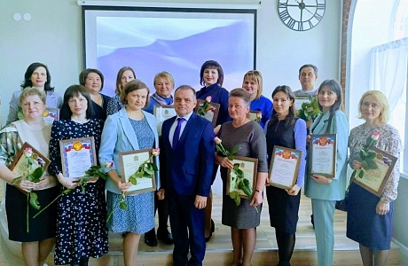 19 апреля, в Мокшанской модельной библиотеке прошел праздничный концерт, посвящённый Дню местного самоуправления. 19 апреля, в Мокшанской модельной библиотеке прошел праздничный концерт, посвящённый Дню местного самоуправления.
