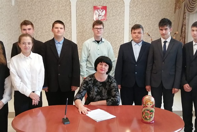 26 сентября 2023 года для учащихся 9 "Б" класса МБОУ СОШ № 1 рп. Мокшан в территориальном отделе ЗАГС Мокшанского района Пензенской области была проведена лекция на тему «Семья и семейные ценности». 26 сентября 2023 года для учащихся 9 "Б" класса МБОУ СОШ № 1 рп. Мокшан в территориальном отделе ЗАГС Мокшанского района Пензенской области была проведена лекция на тему «Семья и семейные ценности».