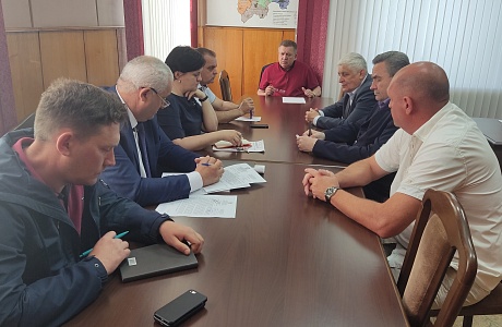 26.05.2023 глава Мокшанского района Н.Н.Тихомиров провел совещание по вопросу обеспечения населения водой в р.п.Мокшан.