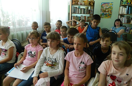 25 июня с лагерем дневного пребывания школы № 2 был проведен познавательно – развлекательный час «Мы в профессии играем»