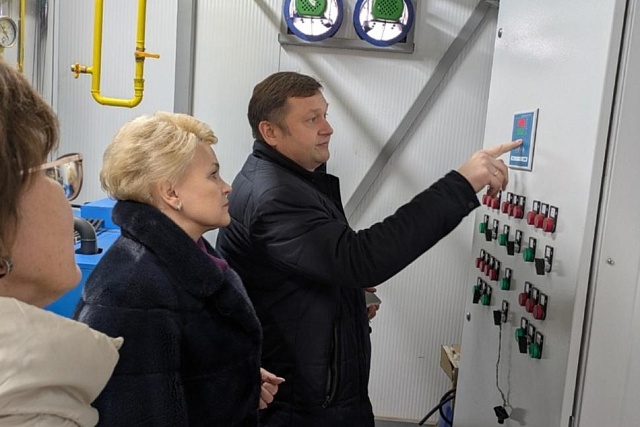 Исполняющая полномочия главы Мокшанского района А.В.Решетченко посетила ряд образовательных учреждений р.п.Мокшан.