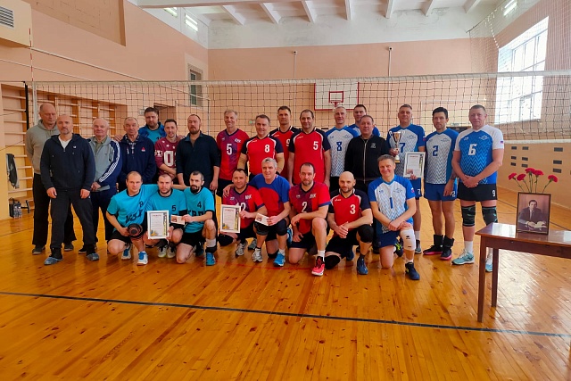 В спортивном зале средней школы с. Рамзай 27 января прошел традиционный открытый турнир по волейболу среди мужских команд, посвященный памяти Заслуженного работника сельского хозяйства Желиховского О.Н. В спортивном зале средней школы с. Рамзай 27 января прошел традиционный открытый турнир по волейболу среди мужских команд, посвященный памяти Заслуженного работника сельского хозяйства Желиховского О.Н.