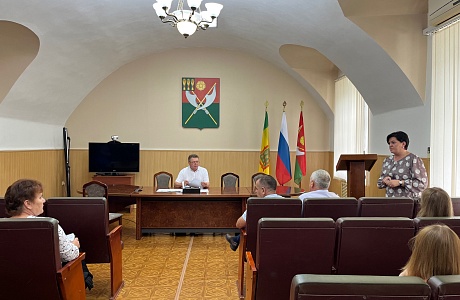 Глава Мокшанского района Н.Н. Тихомиров провел рабочее совещание