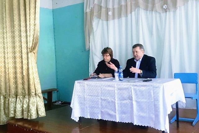 Провел встречу с населением Чернозерского сельсовета в селах Чернозерье и Долгоруково.
