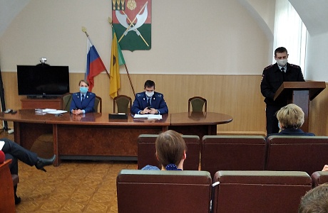 20 ноября 2020 года в зале администрации Мокшанского района состоялась встреча представителей органов и учреждений системы профилактики безнадзорности и правонарушений несовершеннолетних с подростками