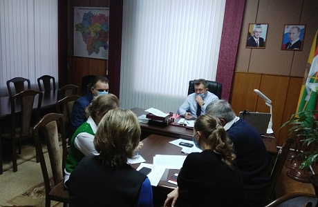 Глава администрации Мокшанского района Николай Н.Н.Тихомиров  провел рабочее совещание