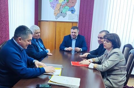Глава Мокшанского района Н.Н.Тихомиров провел рабочее совещание по вопросу установки стелы при въезде в р.п.Мокшан.