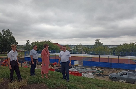 Глава Мокшанского района Н.Н.Тихомиров проконтролировал ход работ по устройству многофункциональной спортивной площадки Глава Мокшанского района Н.Н.Тихомиров проконтролировал ход работ по устройству многофункциональной спортивной площадки