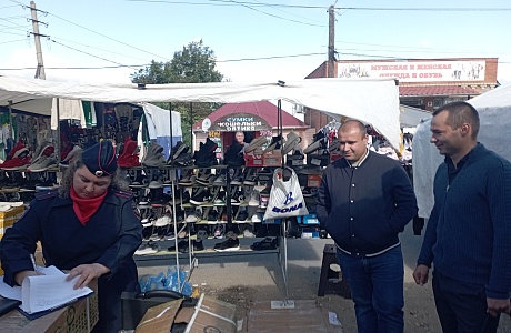 Проведен рейд по сезонной ярмарке Мокшанского района Проведен рейд по сезонной ярмарке Мокшанского района
