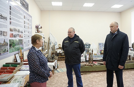 Губернатор Пензенской области Олег Владимирович Мельниченко с рабочим визитом посетил школу им. Загоскина в с. Рамзай. Губернатор Пензенской области Олег Владимирович Мельниченко с рабочим визитом посетил школу им. Загоскина в с. Рамзай.