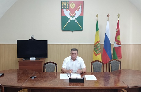 Глава Мокшанского района Н.Н.Тихомиров провел оперативное совещание