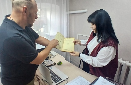 Александр Растов из Москвы, наш земляк, подарил музею Александра Малышкина редкие экспонаты