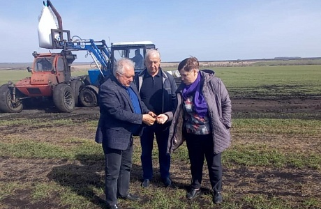 АО «Сервис» одними из первых в районе приступили к внесению минеральных удобрений на посевы озимой пшеницы. АО «Сервис» одними из первых в районе приступили к внесению минеральных удобрений на посевы озимой пшеницы.