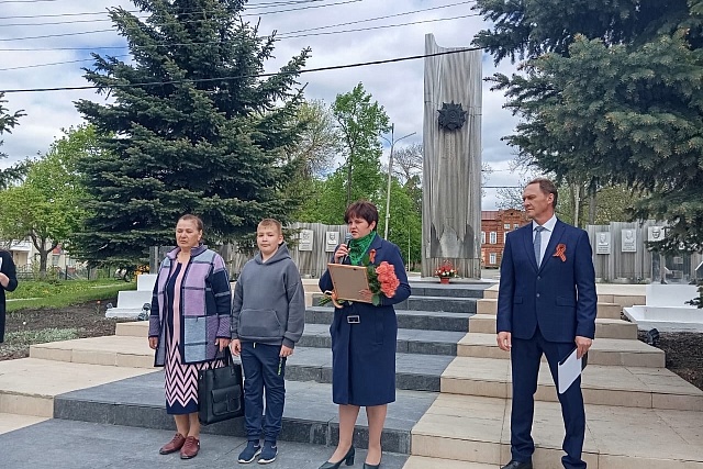 2 мая прошла патриотическая акция, посвященная празднику Мира, Весны и Труда «Во имя мира на земле!». 2 мая прошла патриотическая акция, посвященная празднику Мира, Весны и Труда «Во имя мира на земле!».